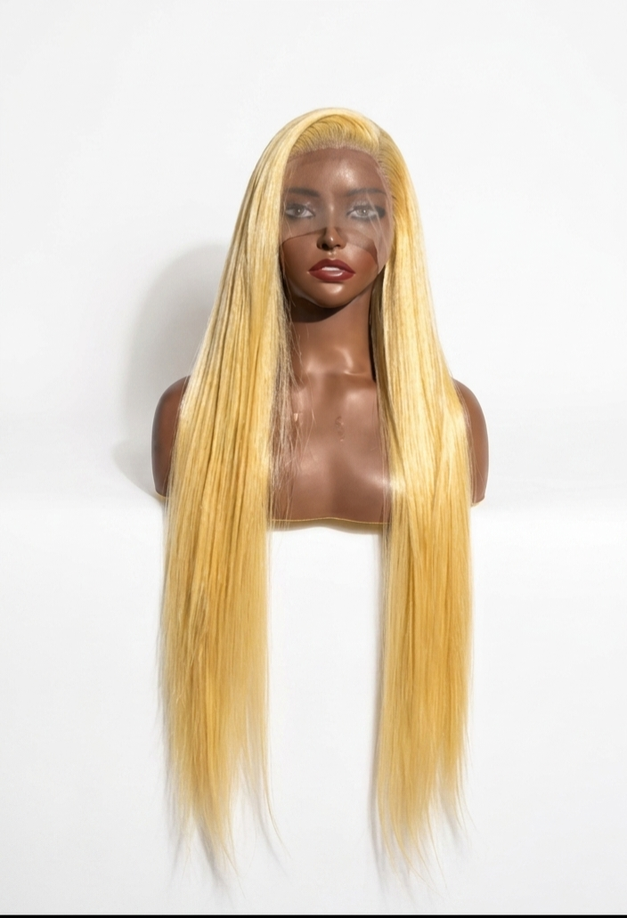 32" Full frontal blondyy